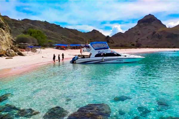 Labuan Bajo speed boat tour