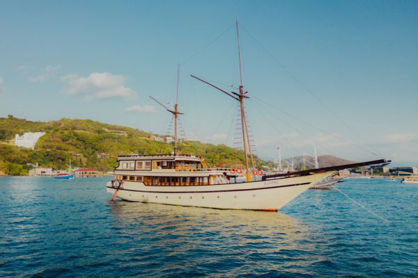 Open trip Lombok to Labuan Bajo