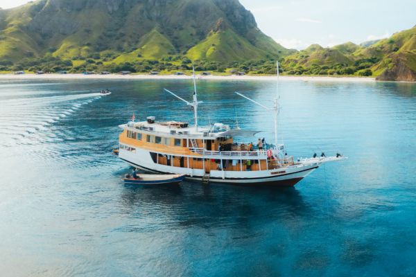 florest utama indah pinishi komodo
