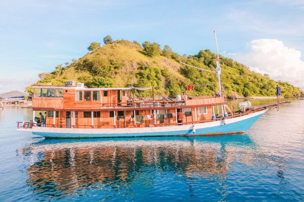 pesona bajo pinishi komodo