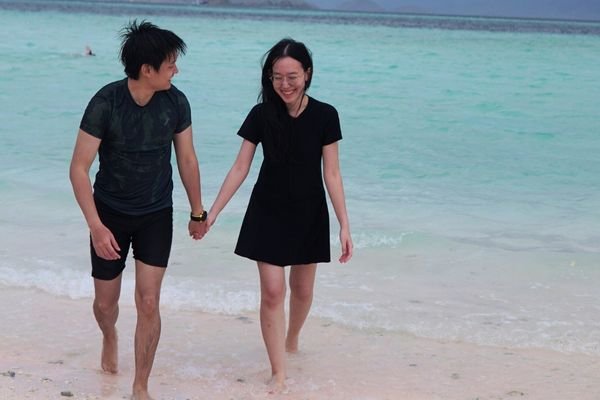 sailing with couple in taka makassar labuan bajo