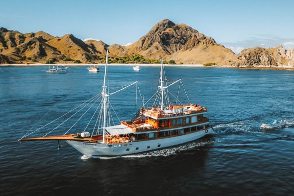 yumana pinishi labuan bajo komodo