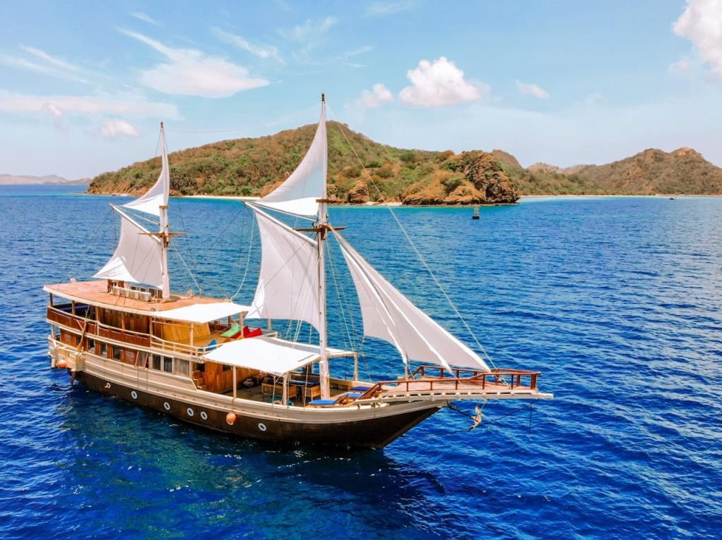 Komodo Travel Season
