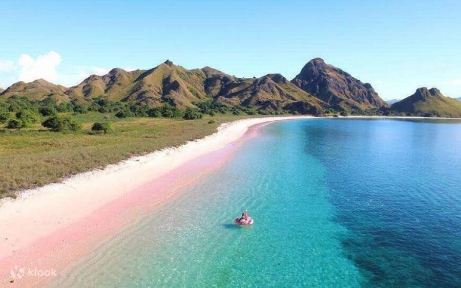 Padar Island nearest airport