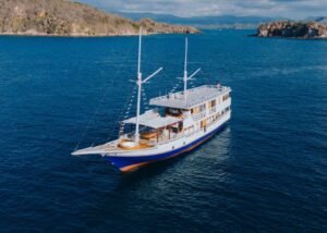 Komodo Island boat trip 4 days