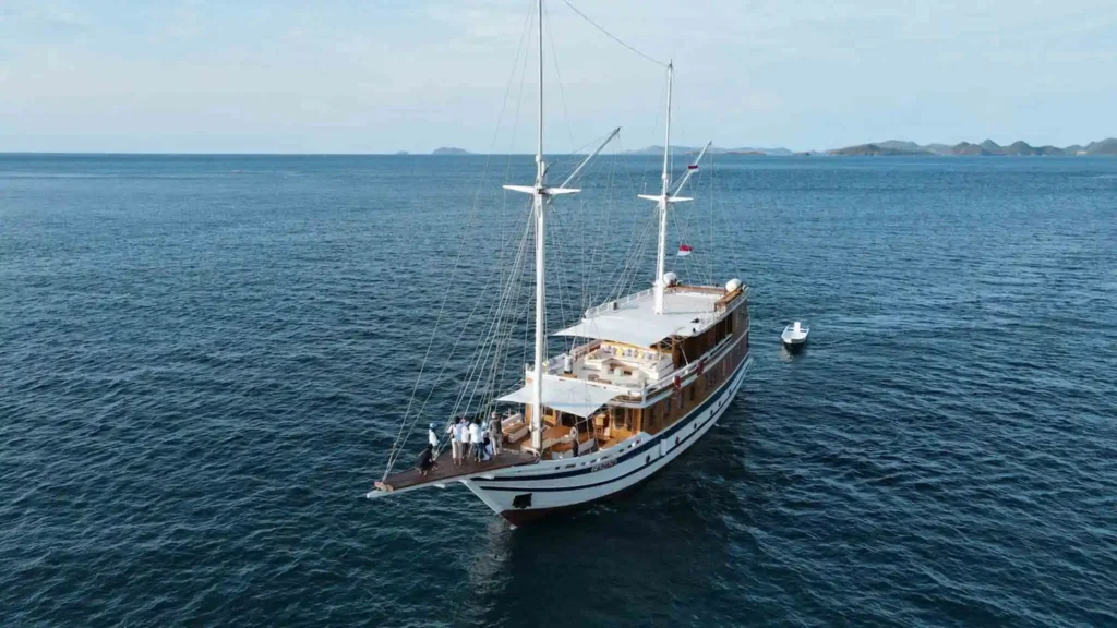 Komodo Island hopping tour