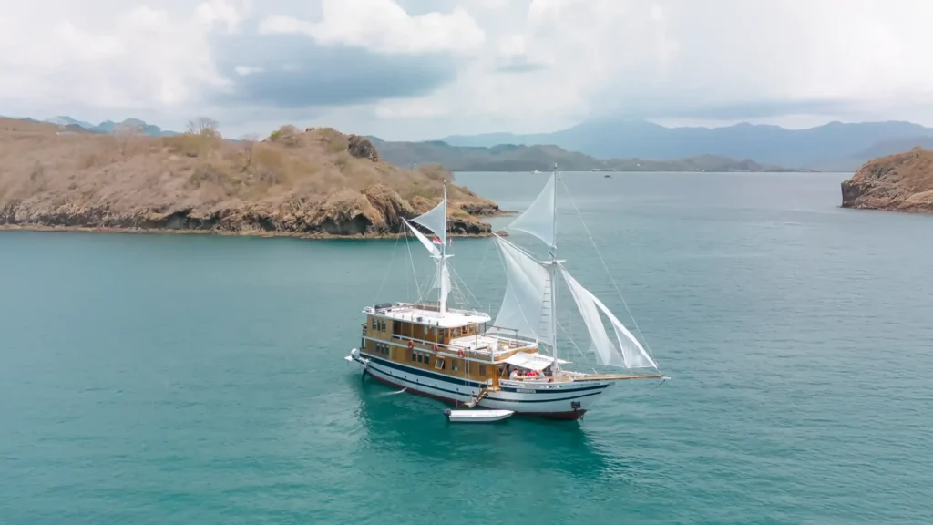 Komodo Island hopping tour