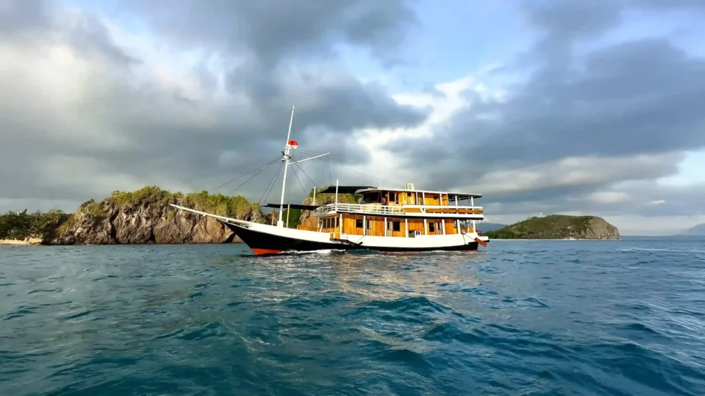 Komodo Island trip boat