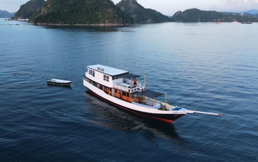 Komodo Island tour 2 days 1 night