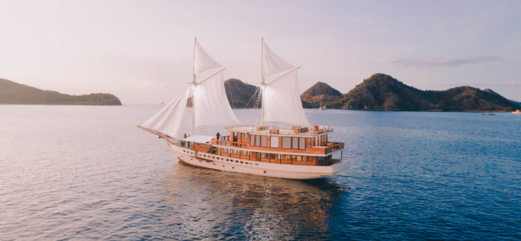 wisata Komodo bus