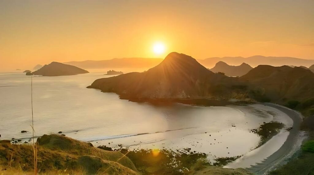 Padar Island sunset tour