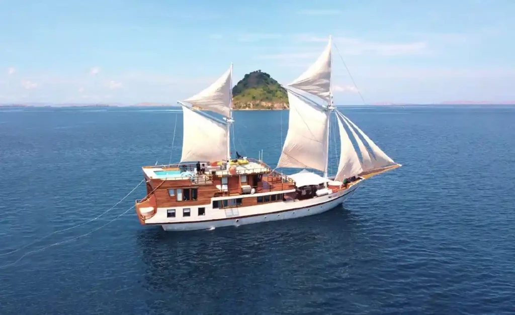 sailing trip Lombok Labuan Bajo