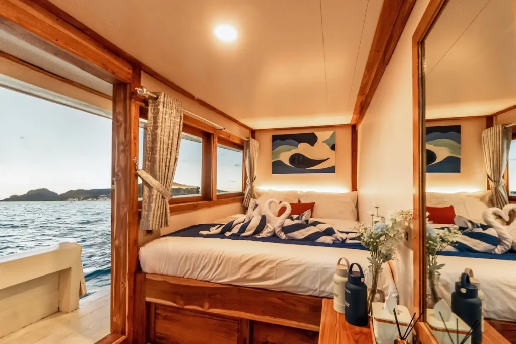 Komodo tour cabin