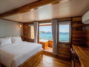 Komodo tour cabin