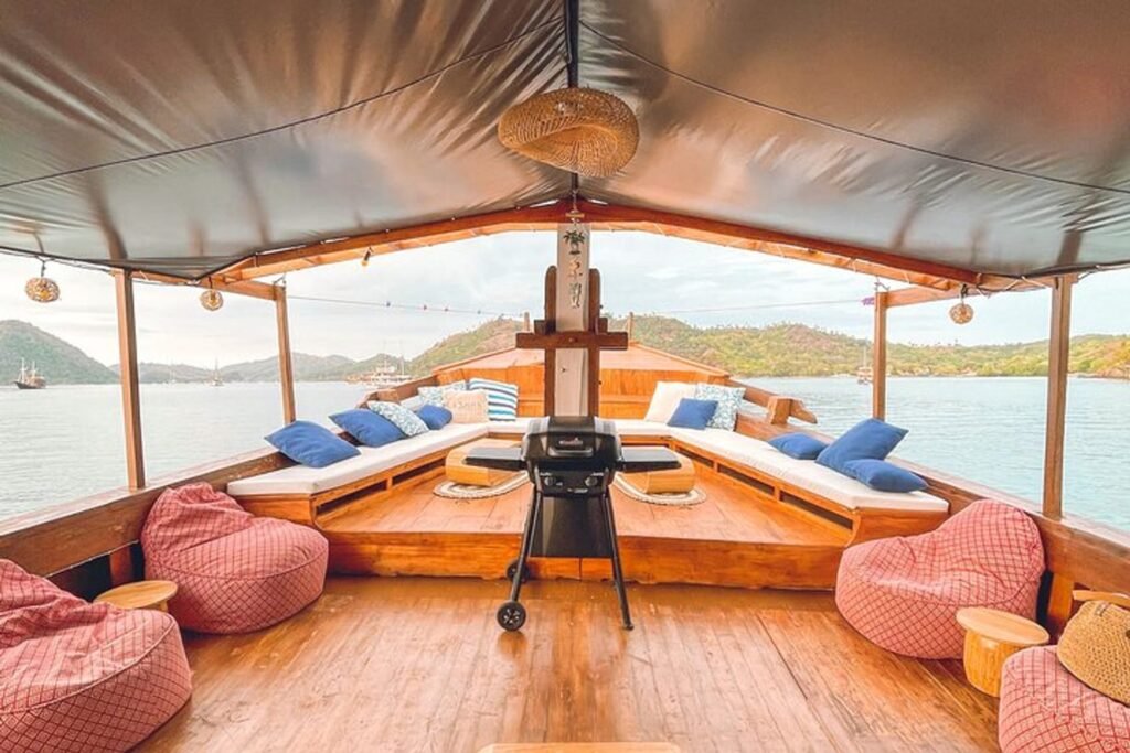 Komodo tour cabin