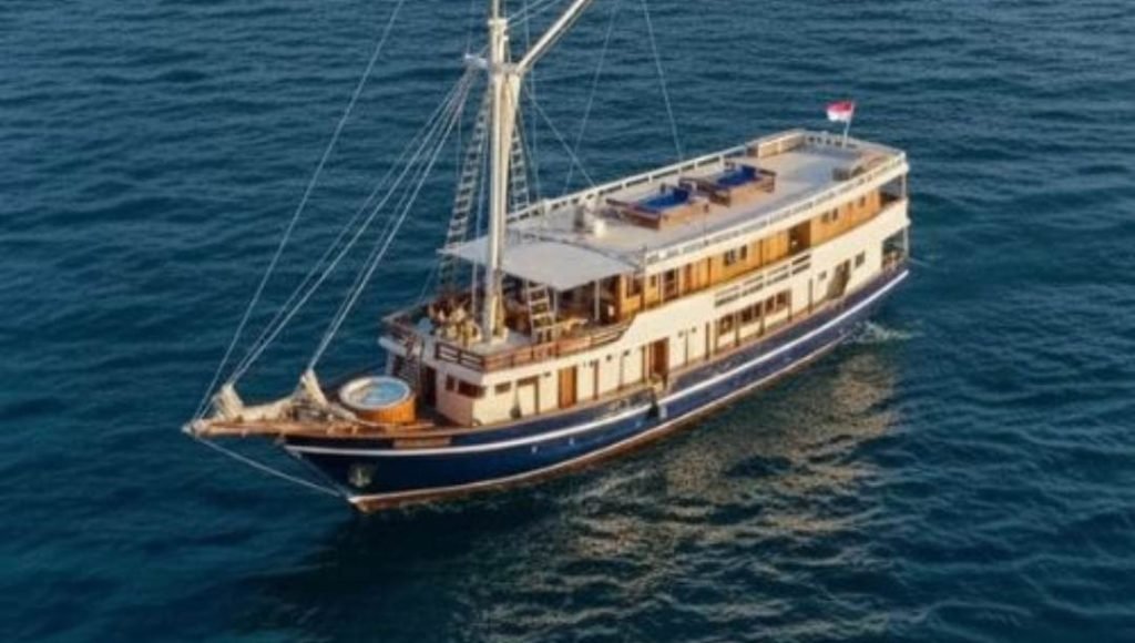 boat trip from Lombok to Komodo Island