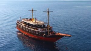 boat trip from Lombok to Komodo Island
