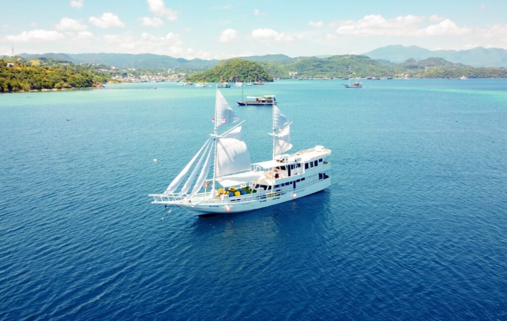 open trip sailing Labuan Bajo