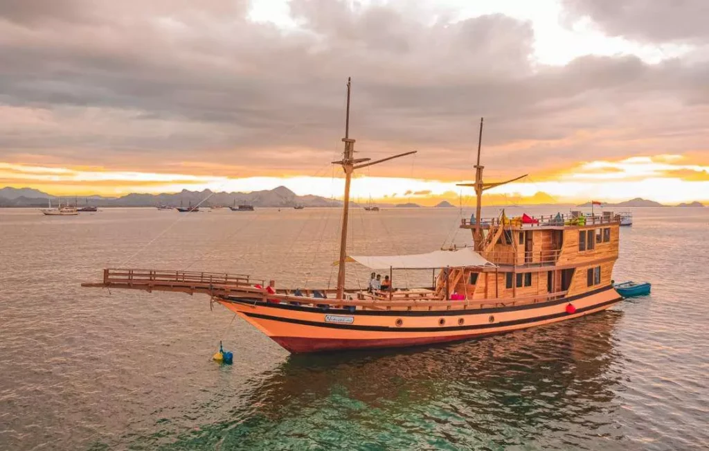 Komodo Island overnight tour