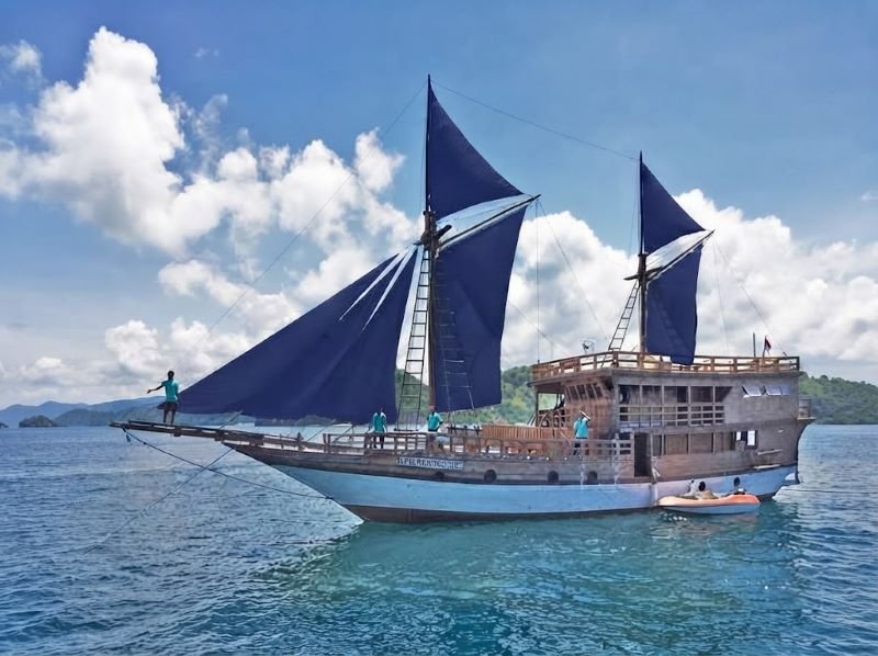 Komodo Miracle Tours