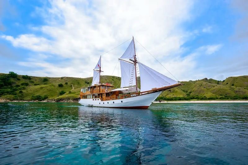 Komodo island boat tour 3 days price