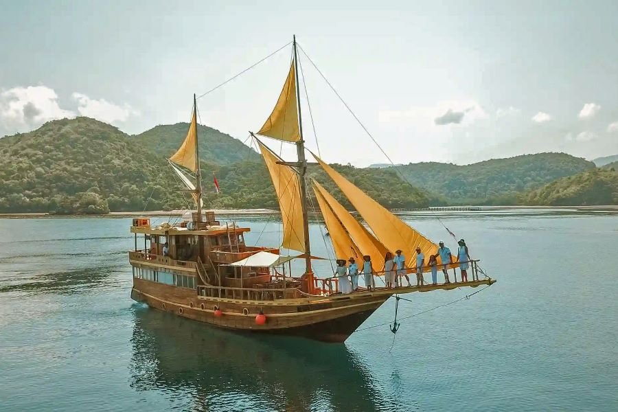 Komodo island boat tour private