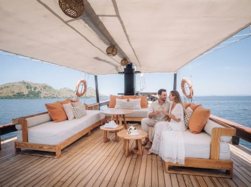 Pulau Labuan Bajo sailing trip