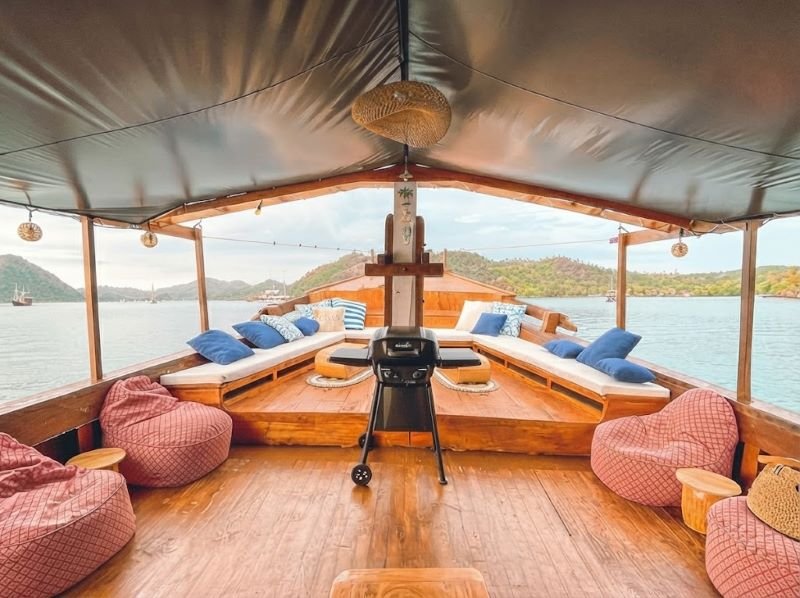 komodo boat tour