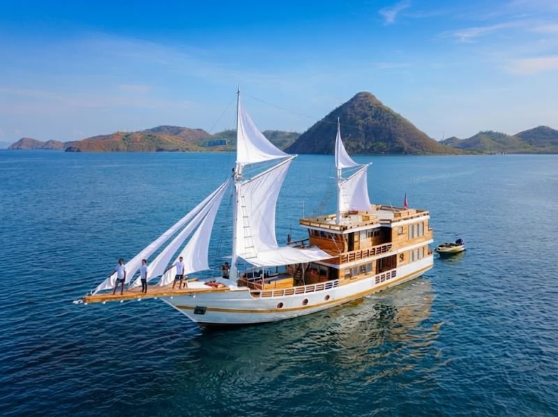 open trip Komodo guide