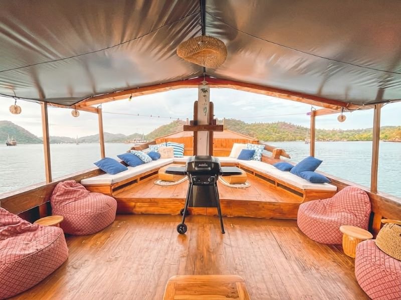 phinisi open trip Labuan Bajo