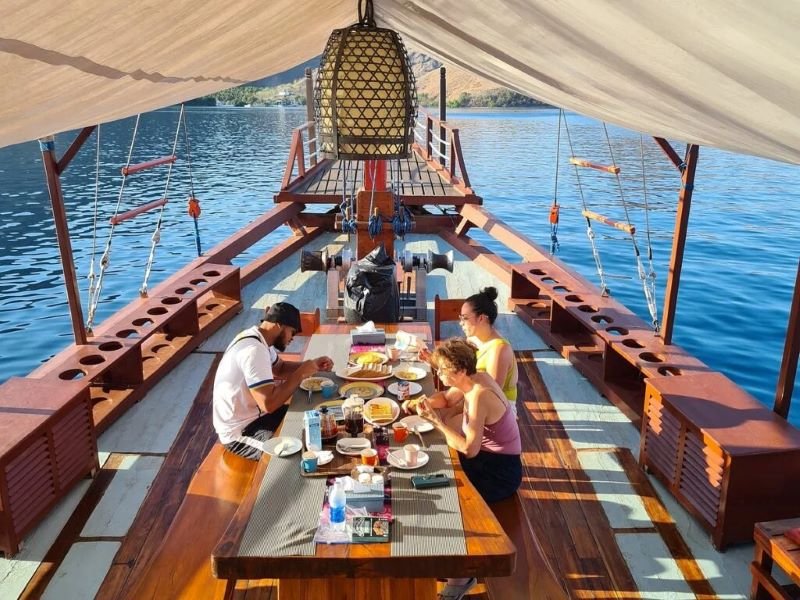 sail Komodo company reviews