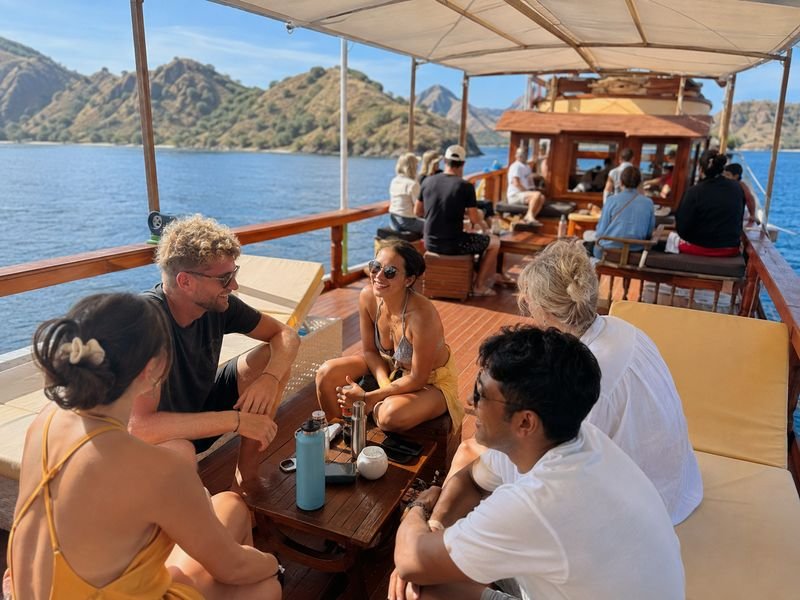 travelers komodo open trip boat labuan bajo