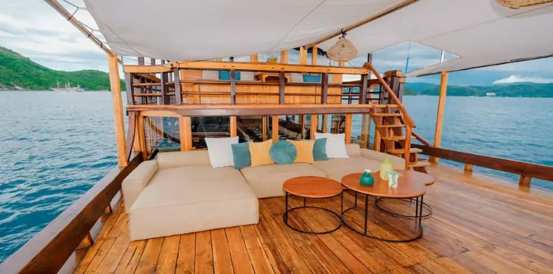 where to stay when visiting Komodo Island