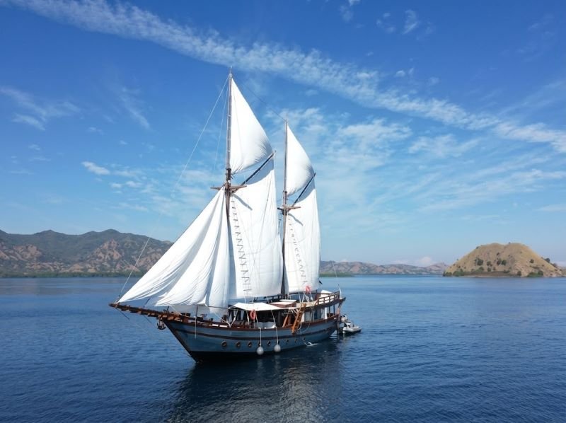 Open Trip or Private Boat Changes the Rhythm