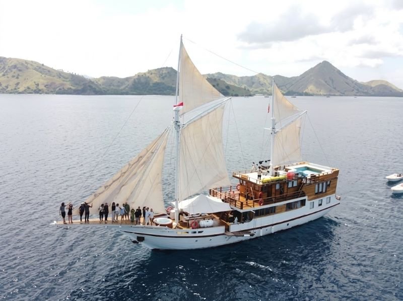 Sailing Labuan Bajo