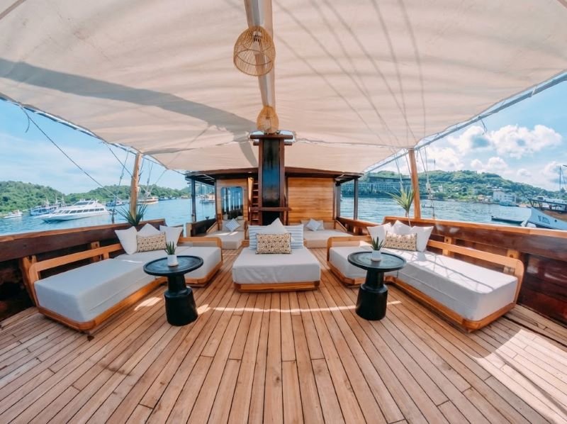 Sailing through Komodo National Park Luxury