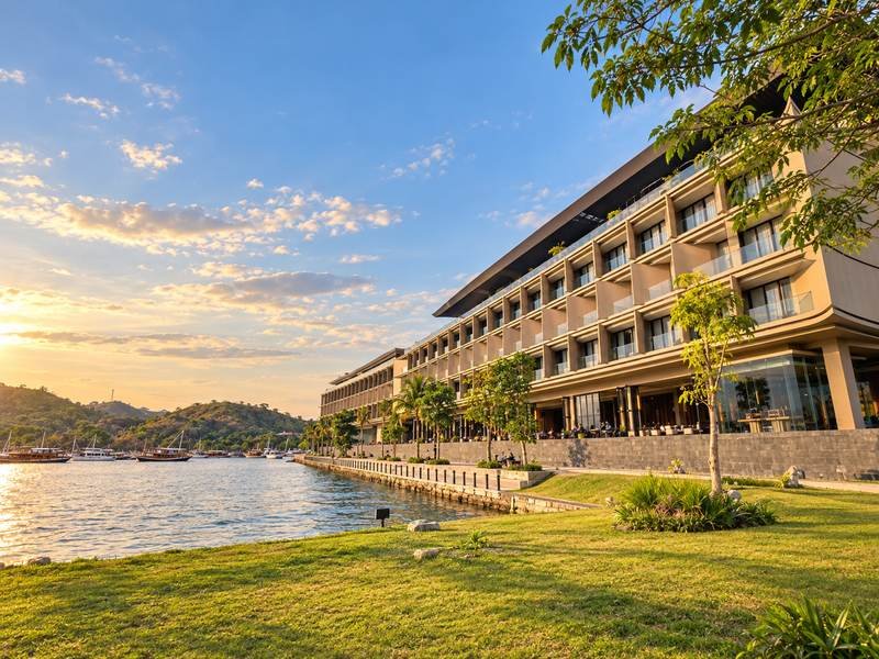 MERUORAH Komodo hotel in the Labuan Bajo marina area